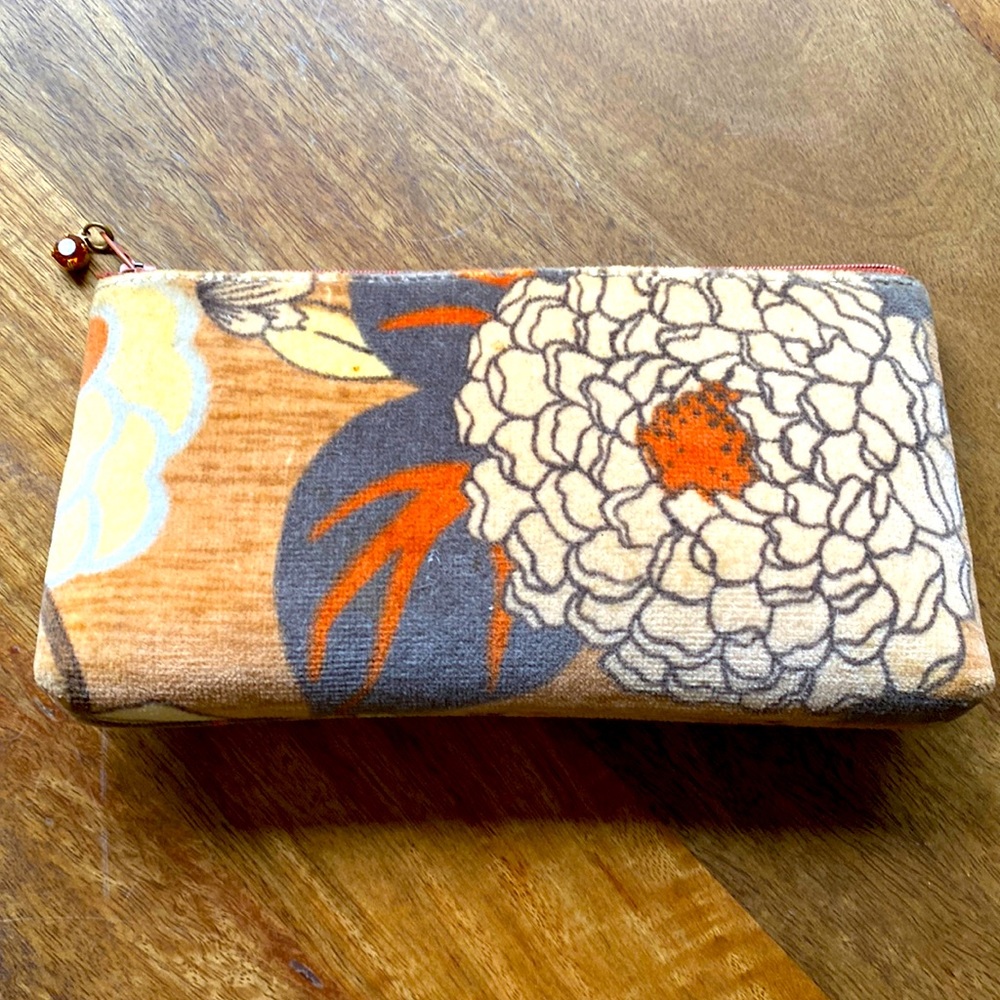 Patch: little carry-all.  Perfect for makeup, use as a wallet, small clutch.